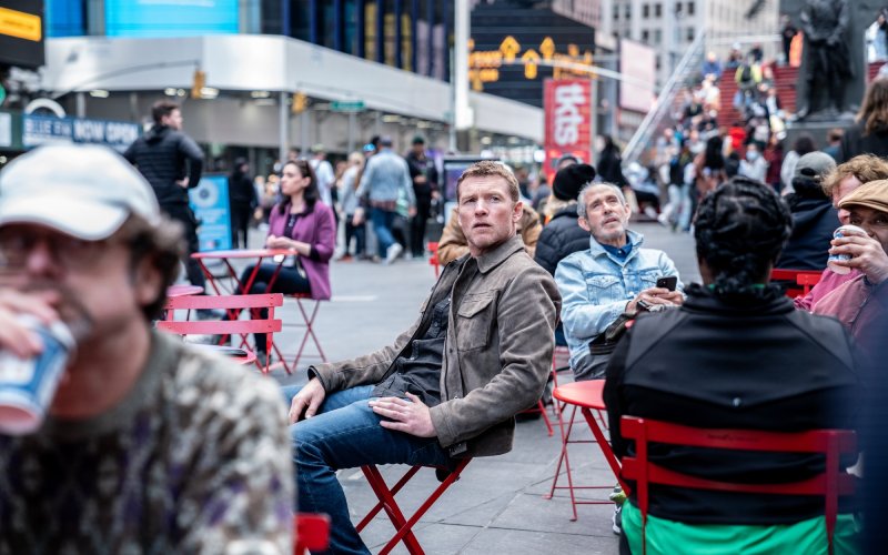《玩命中繼站》紐約時代廣場實景拍攝超真實緊張感 莉莉詹姆斯突破形象