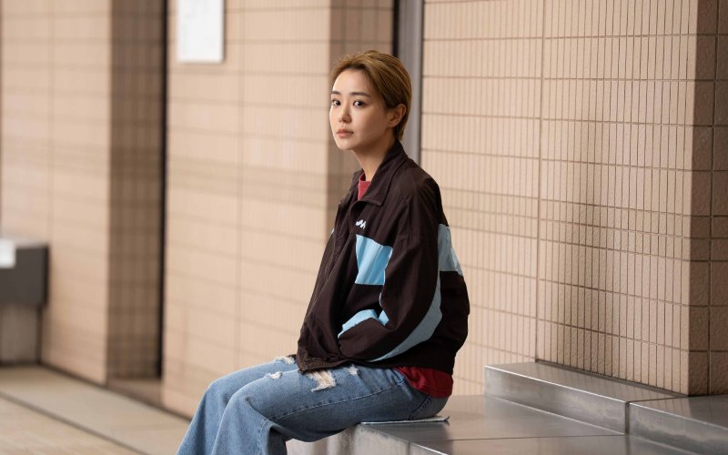 清純女星《怎麼不去死？》化身厭世怪咖，只為一窺「她」的生前秘密